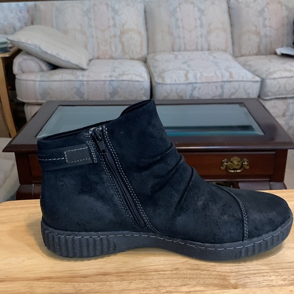 Clarks Caroline Derby Black suede boots - Picture 4 of 7